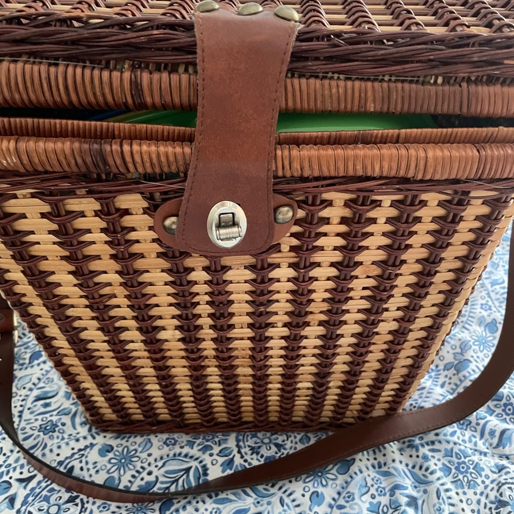 Vintage Picnic Basket with Complete Set of Dinnerware!